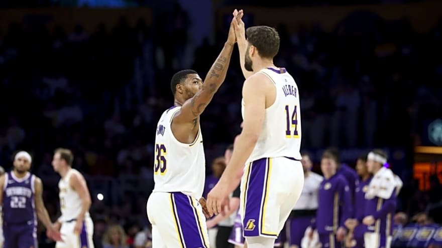 ‘Unselfish and Selfless’ Lakers Center Making Case to Stick Around