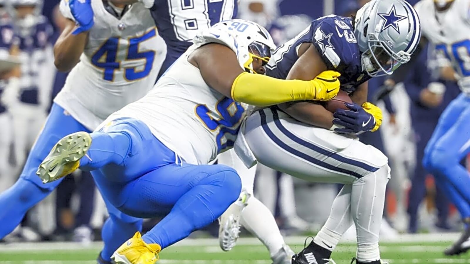 1,200-Yard Rusher Signs Contract With Dallas Cowboys