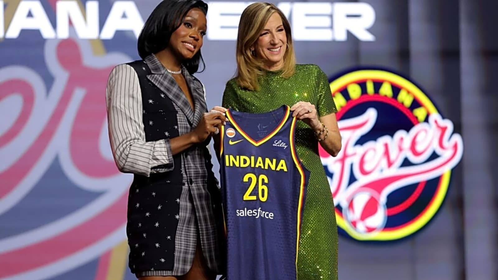 Stephanie White Highlights Raven Johnson Defensive Strength as Rookie