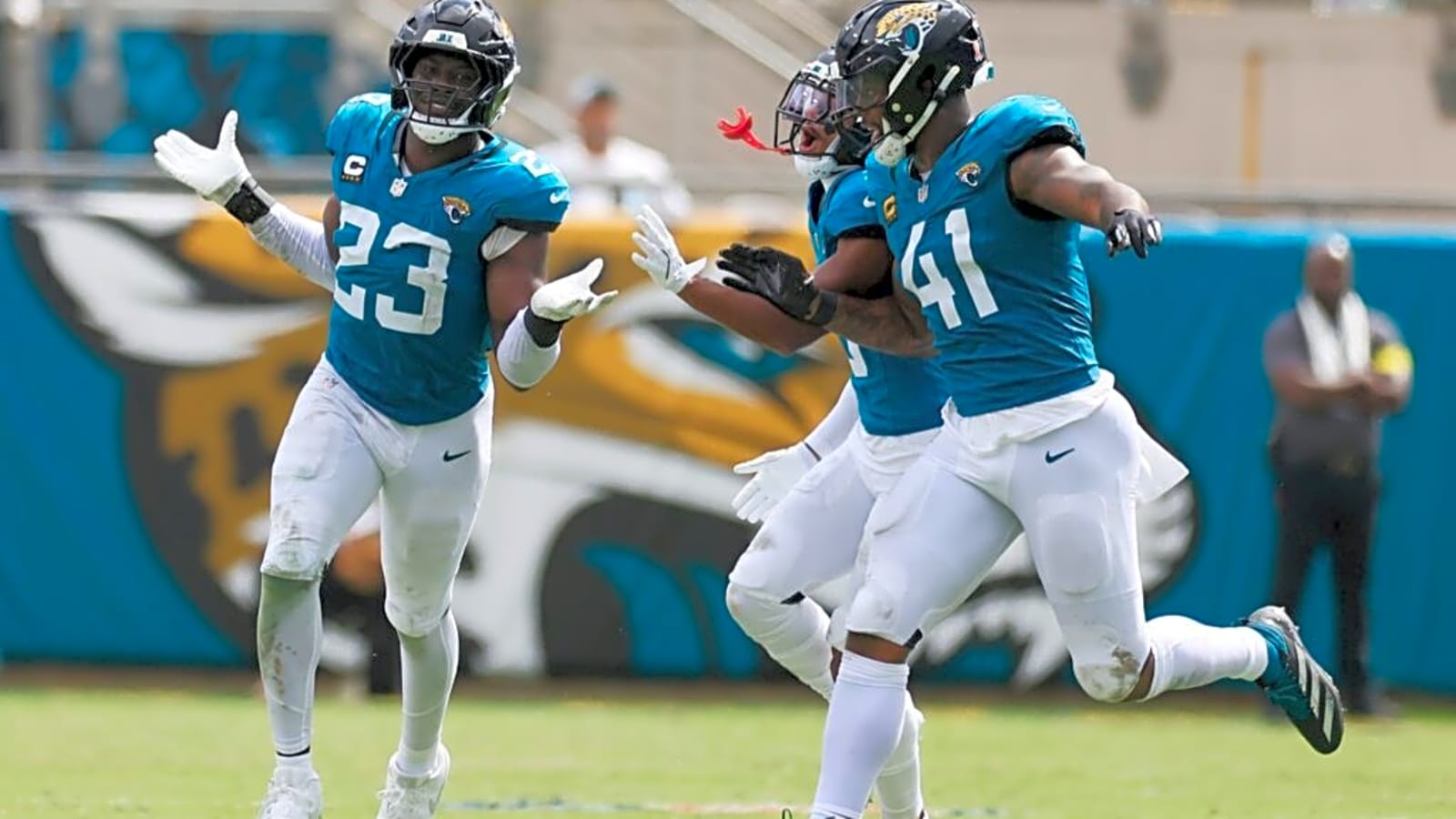 Jaguars’ Star Linebacker Wins AFC Defensive Player of the Week