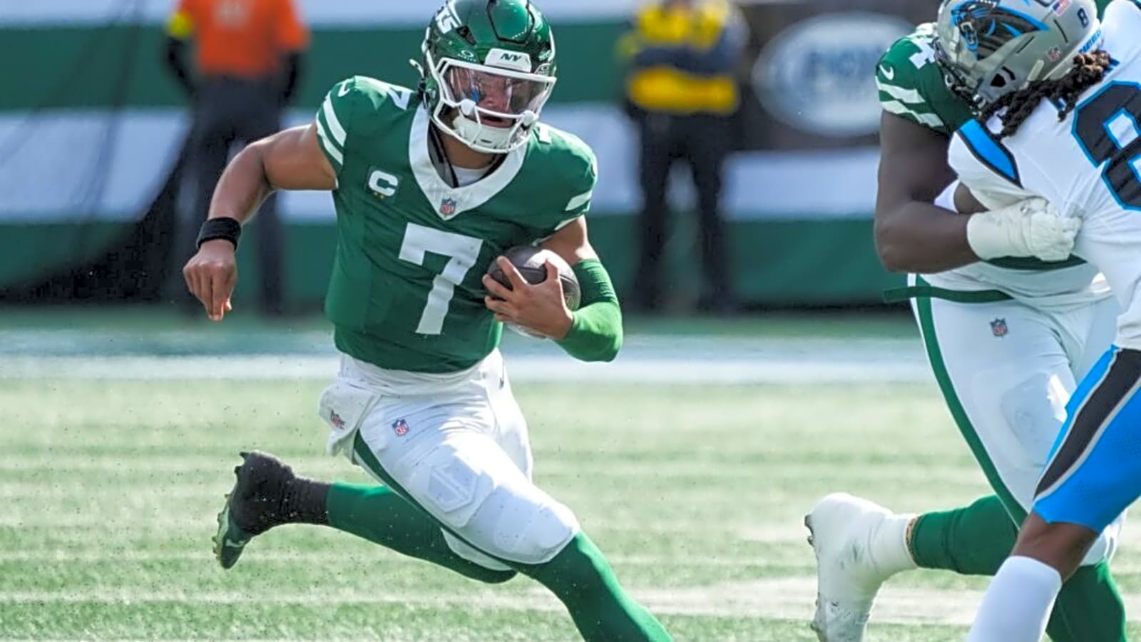 Jets Go Back to Justin Fields After Taylor’s Knee Injury