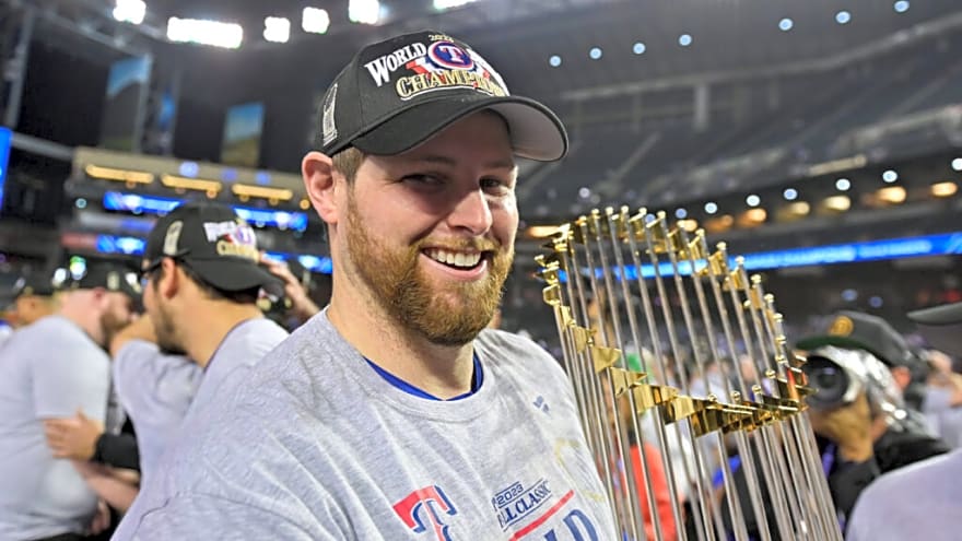 Texas Rangers reunite with World Series pitcher