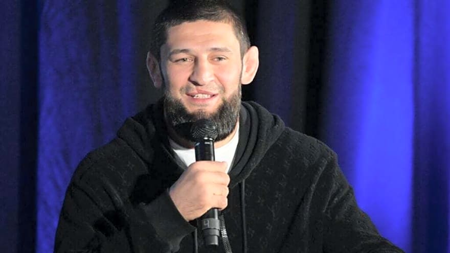 “He’s a bit mad”: Khamzat Chimaev mocks Sean Strickland’s concerns over his UFC middleweight title reign