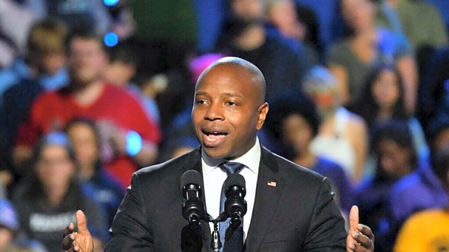 Milwaukee mayor invites WWE to city so Giannis Antetokounmpo can ‘check out the show at home’