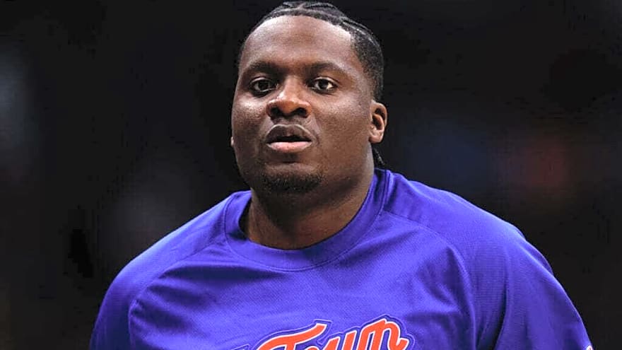 How Clint Capela reacted to Deandre Ayton’s insult about LA Lakers role