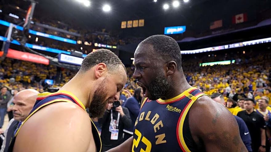 Stephen Curry looked frustrated seeing Draymond Green crash out during Golden State Warriors timeout