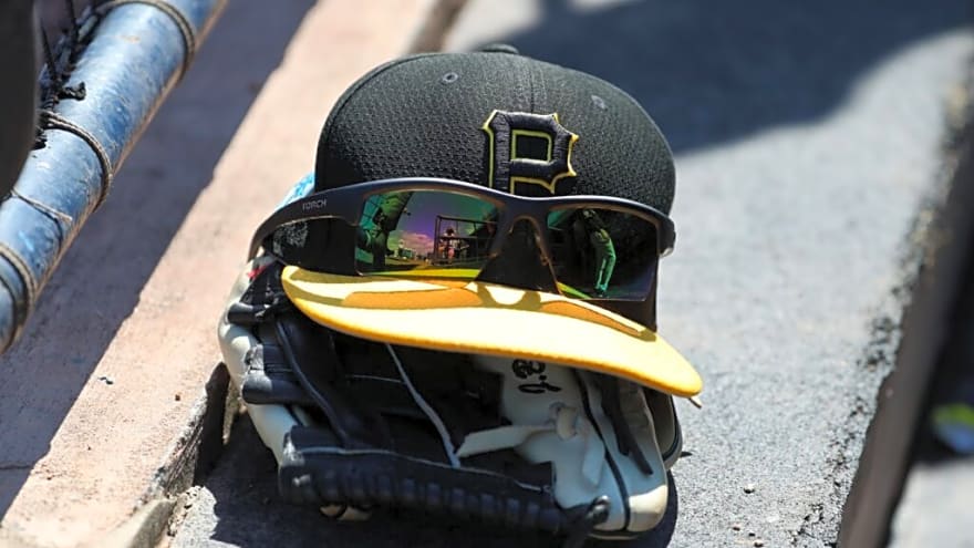 Pirates Sign Two to Avoid Arbitration