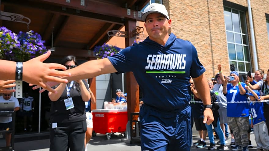 Seahawks Acquire Long-Time NFL Veteran in Last-Minute Move