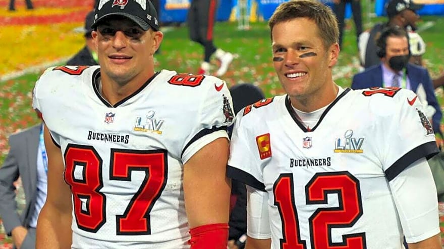 Dave Portnoy blasts ’embarrassing’ NFL franchise for mooching off Tom Brady and Rob Gronkowski