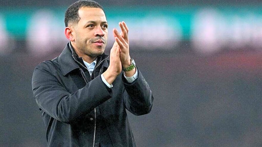 Gary Lineker impressed by ‘quite clever’ tactical call Liam Rosenior has made at Chelsea