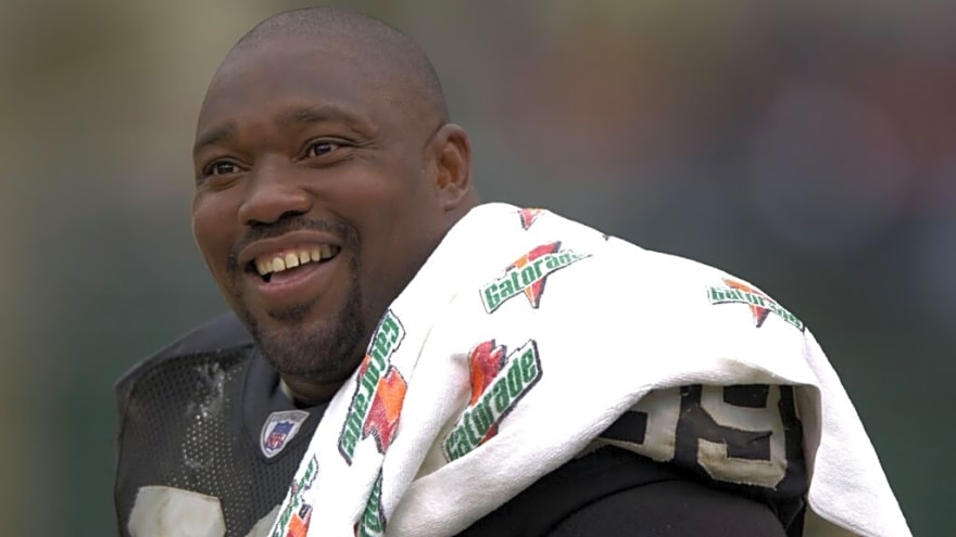 Bucs Legend Warren Sapp Hit With Serious Charges After Ugly Incident With Police At City Hall 