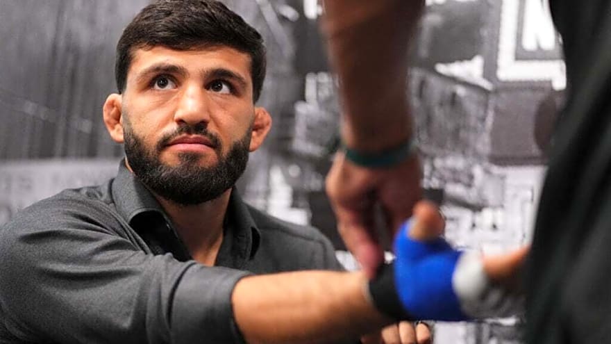 Arman Tsarukyan sent ominous warning by UFC star he’s facing outside the Octagon: ‘It won’t be easy’