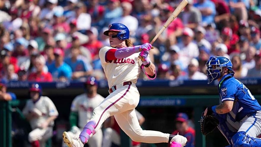 Phillies Should Try To Keep This Outfielder