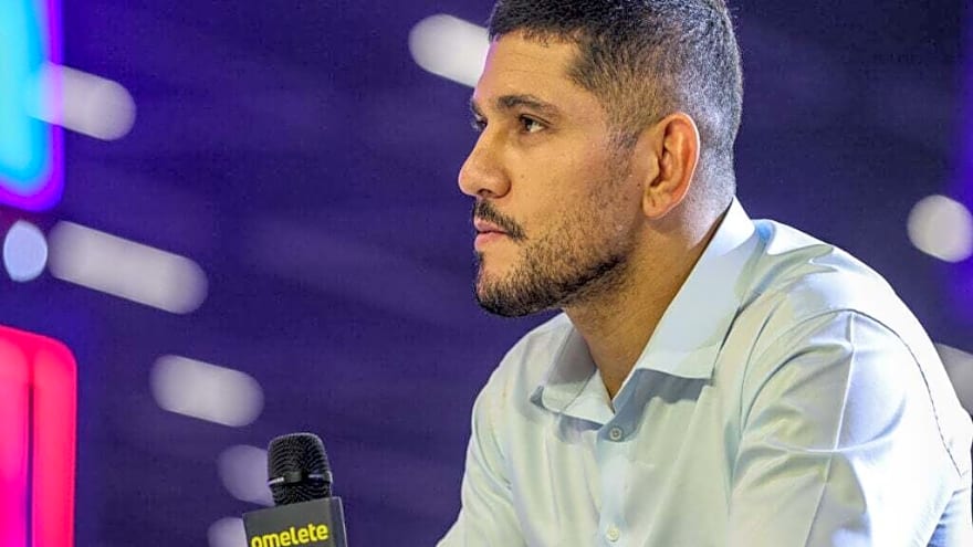 Alex Pereira makes his dad cry after presenting him with a special gift