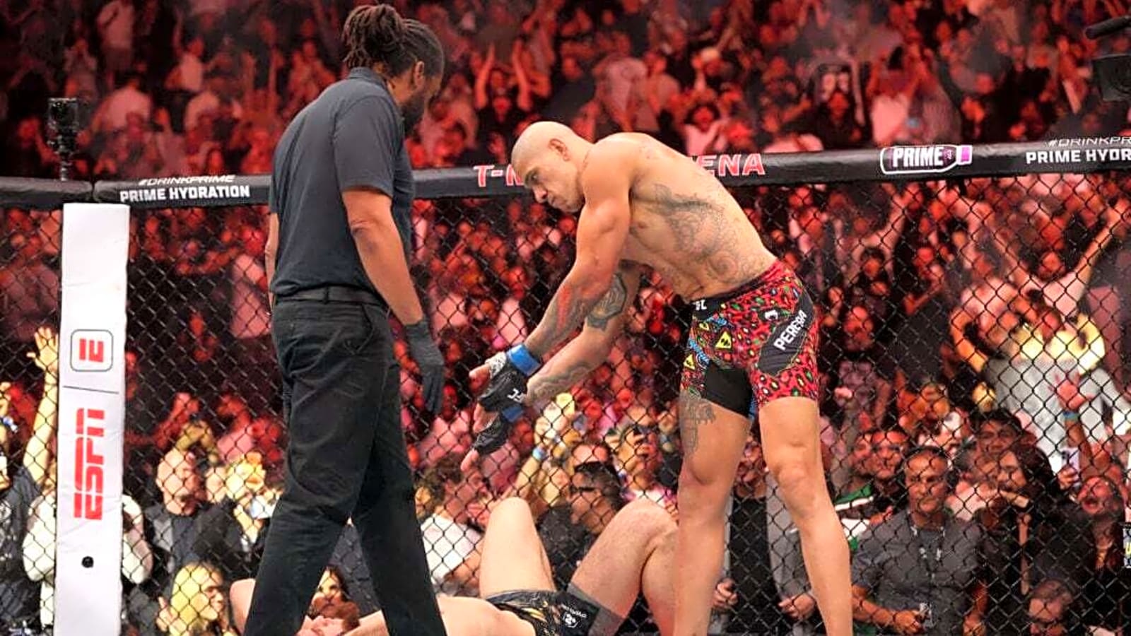 Glover Teixeira lays into Magomed Ankalaev’s team for getting involved in Alex Pereira feud