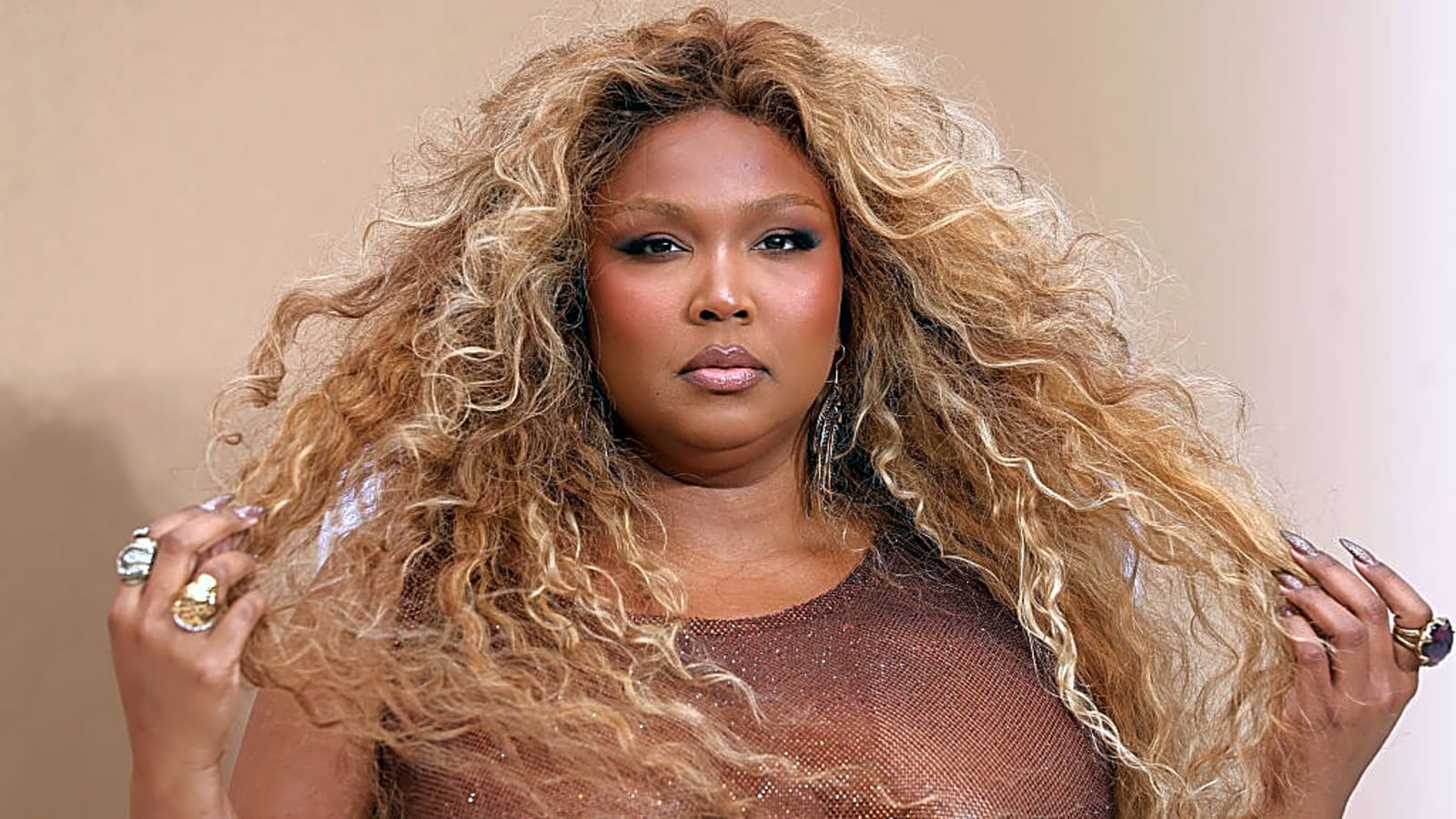 lizzo-wins-dismissal-of-former-tour-stylist-s-remaining-harassment