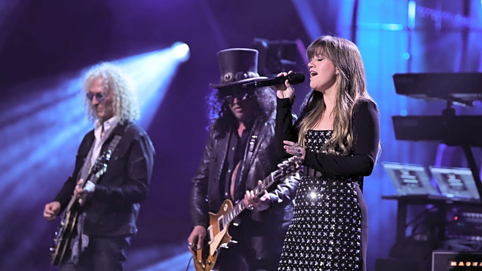 Kelly Clarkson Battling Behind the Scenes: &#39;She&#39;s Come Close to Needing Surgery&#39;