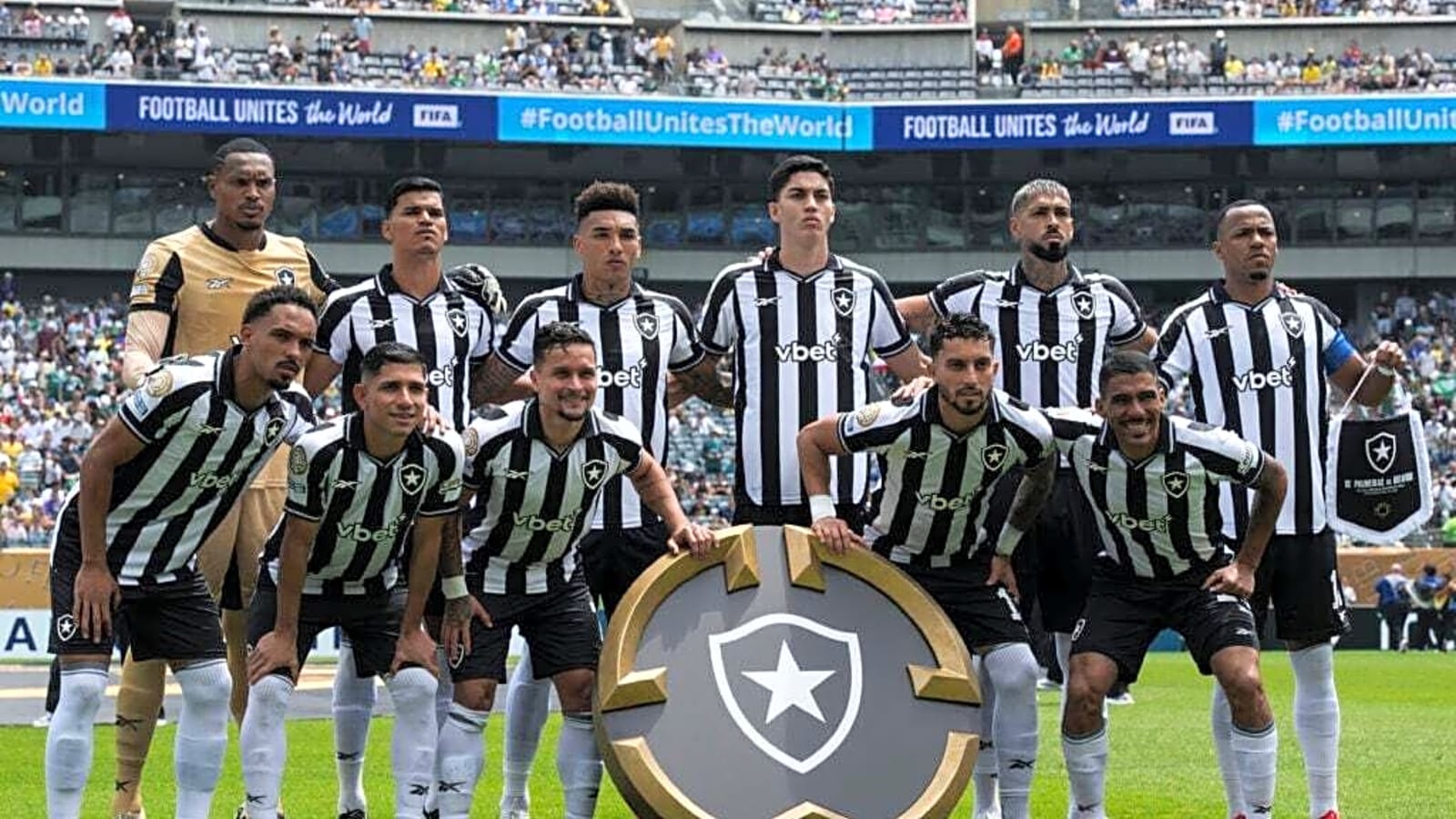 Manchester United show interest in Alex Telles’ Botafogo teammate available for just £5.8m