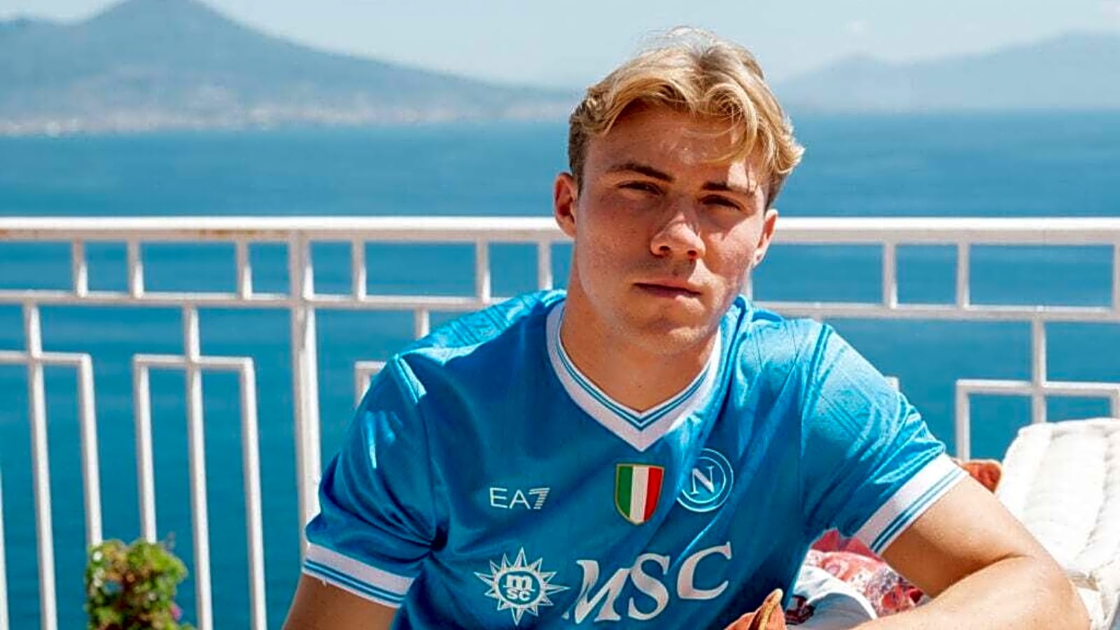 Rasmus Hojlund’s Napoli wages revealed, now below Man United’s Leny Yoro