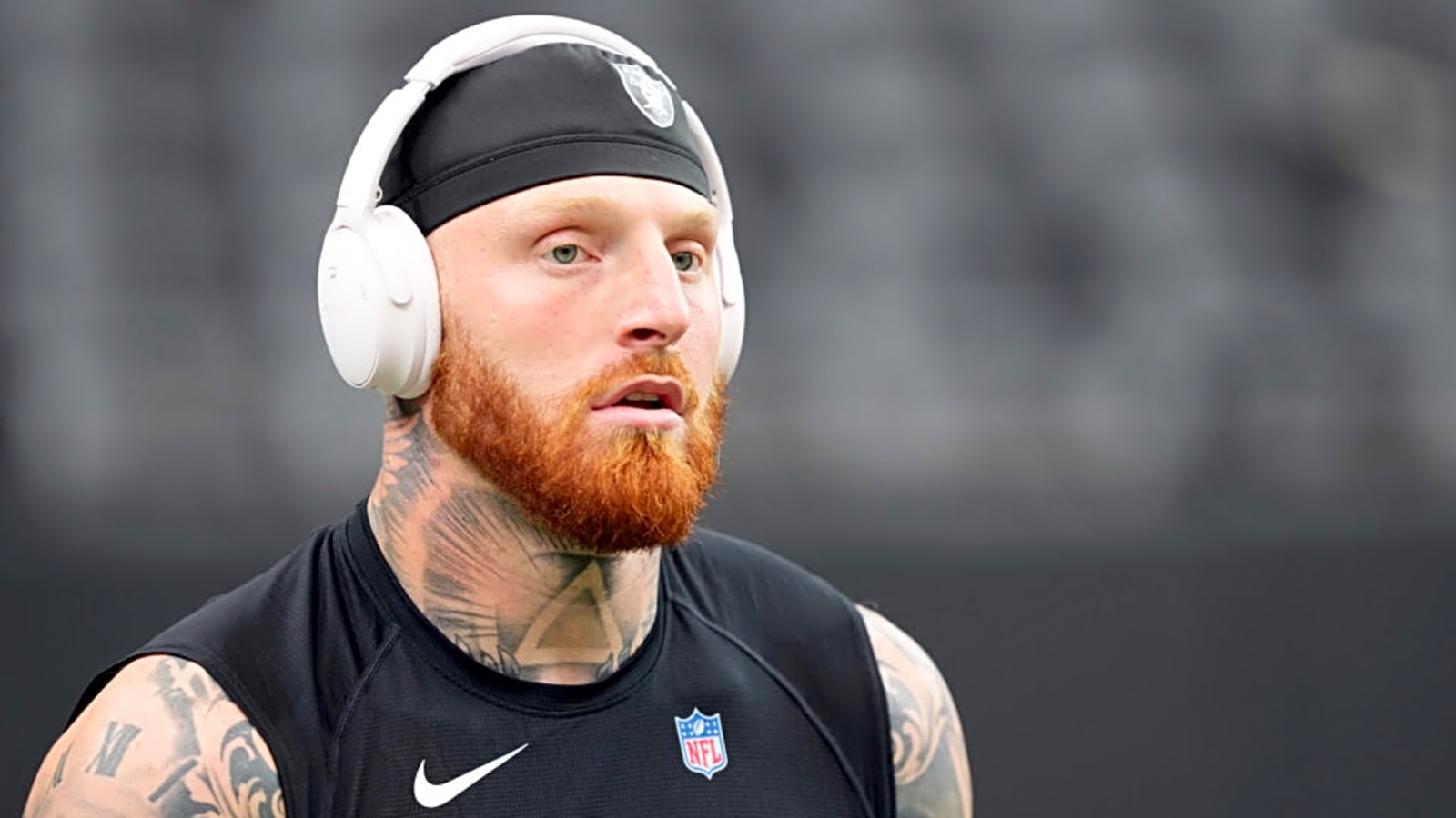 Raiders’ Maxx Crosby Grabs Attention Before Patriots Game