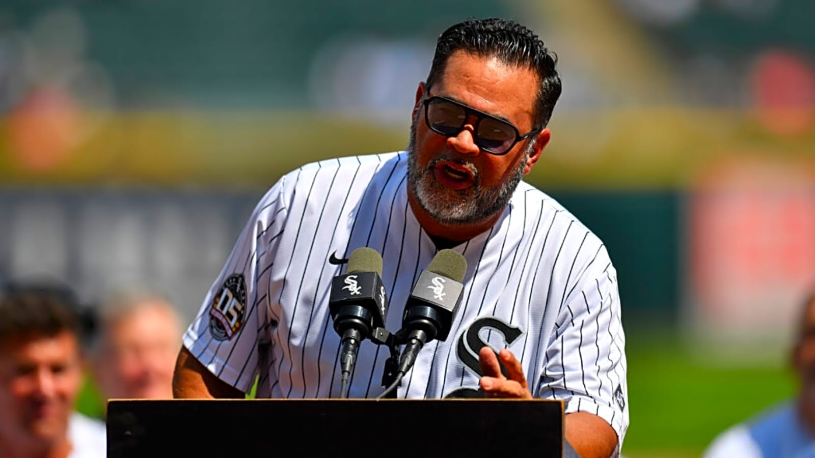 MLB Analyst Breaks Down In Tears On Live TV After Receiving Emotional News 