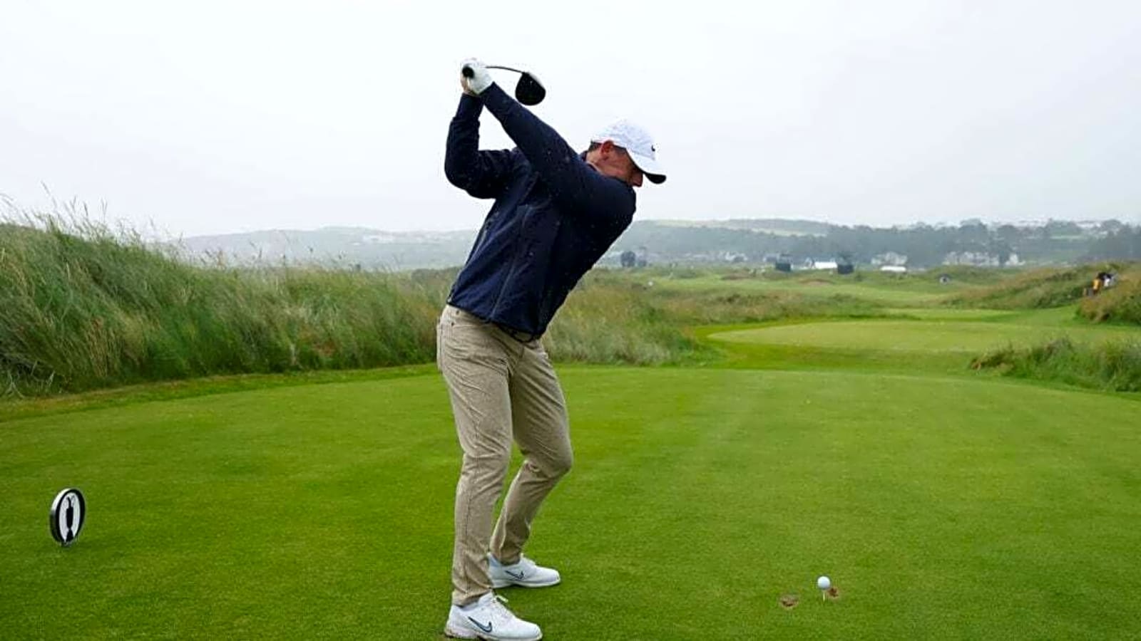 Rory McIlroy’s tough day in Dubai highlights his growing edge over Scottie Scheffler ahead of 2026 season