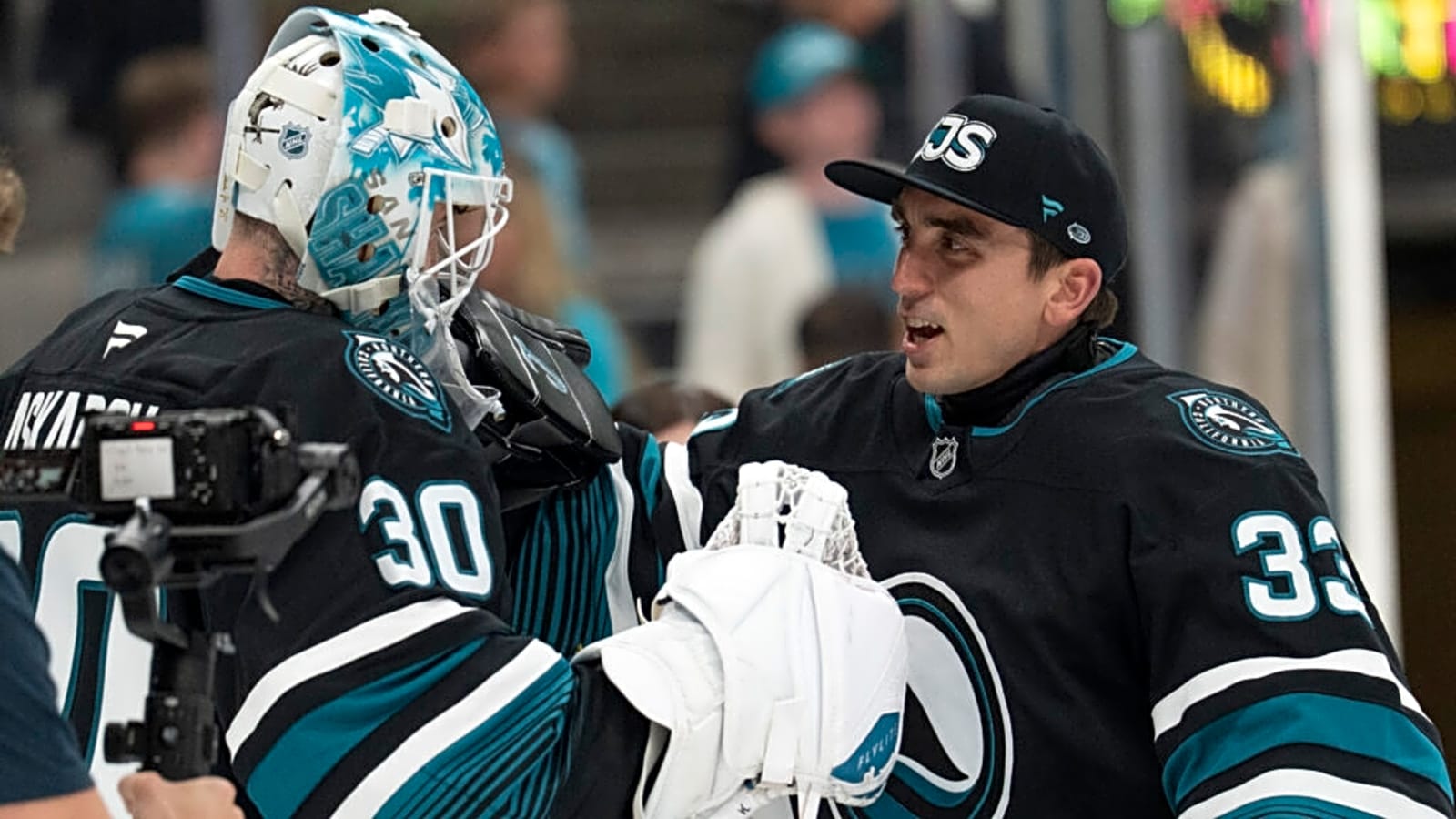 San Jose Sharks Extend Veteran Goalie