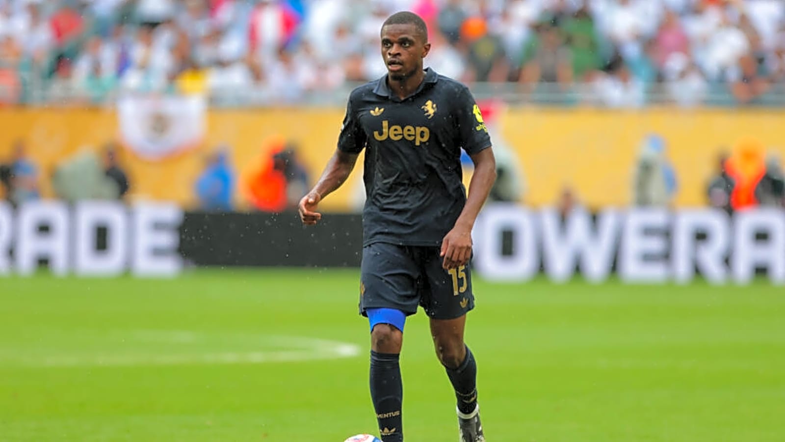 Galatasaray vs Juventus — Istanbul Under the Lights