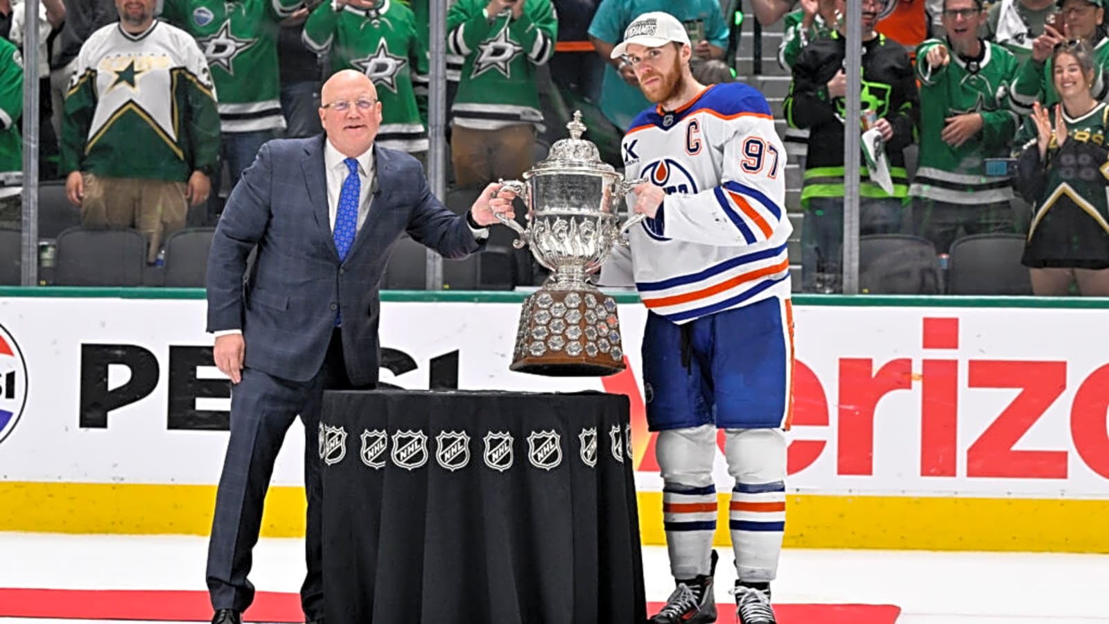 NHL Rumours: Edmonton Oilers Await Superstar Extension