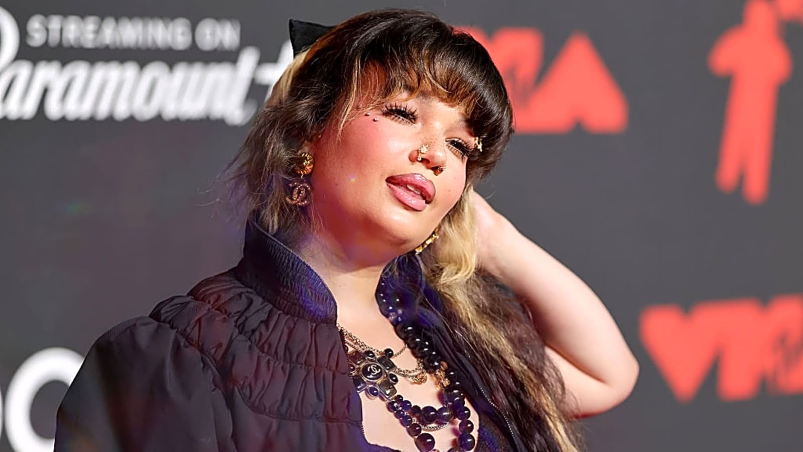 Lola Young Accuses 'Messy' Producer Carter Lang of Wrongfully Claiming(00)