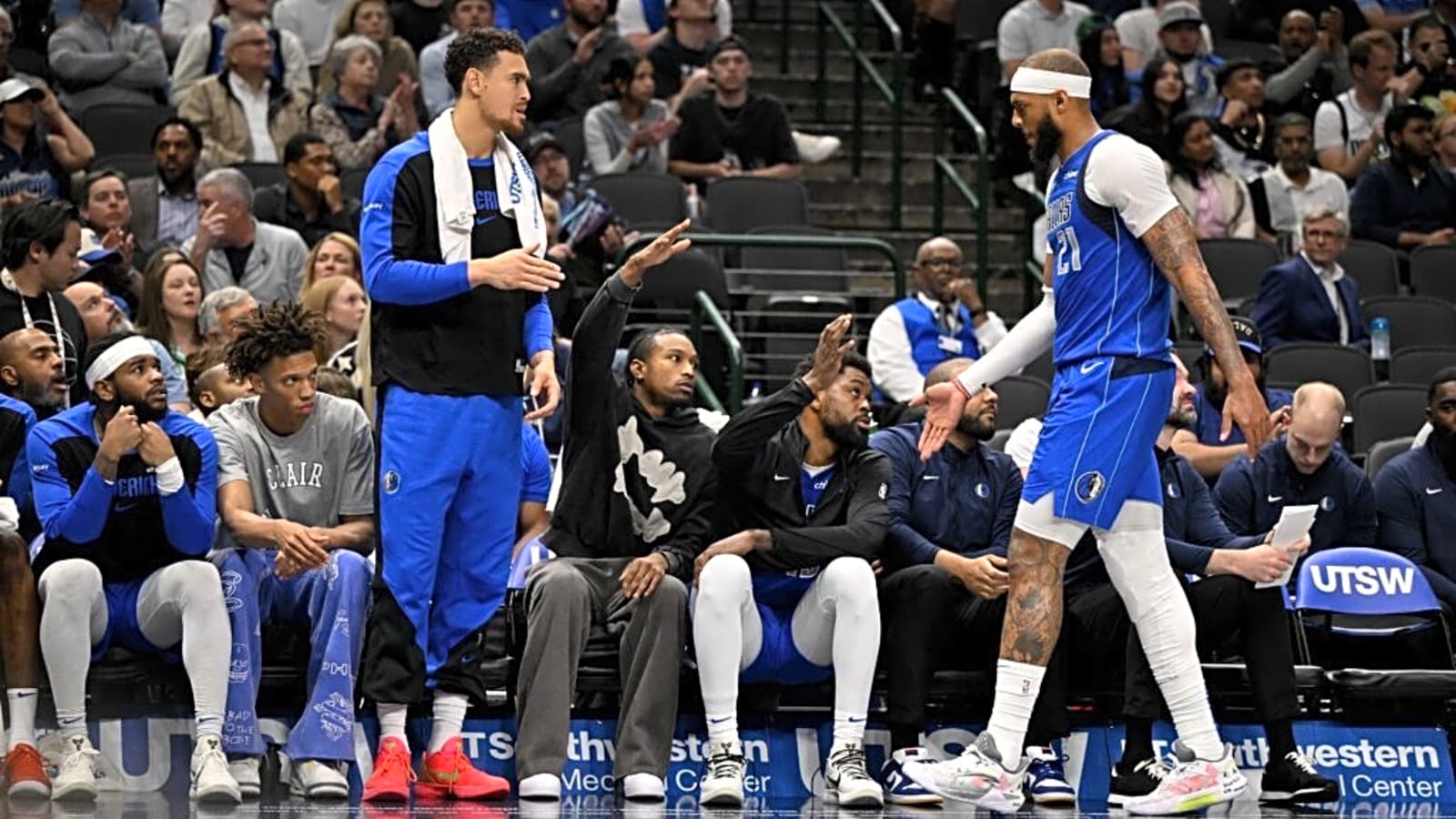 Mavs Sign 7-Foot-5 Center As Training Camp Approaches