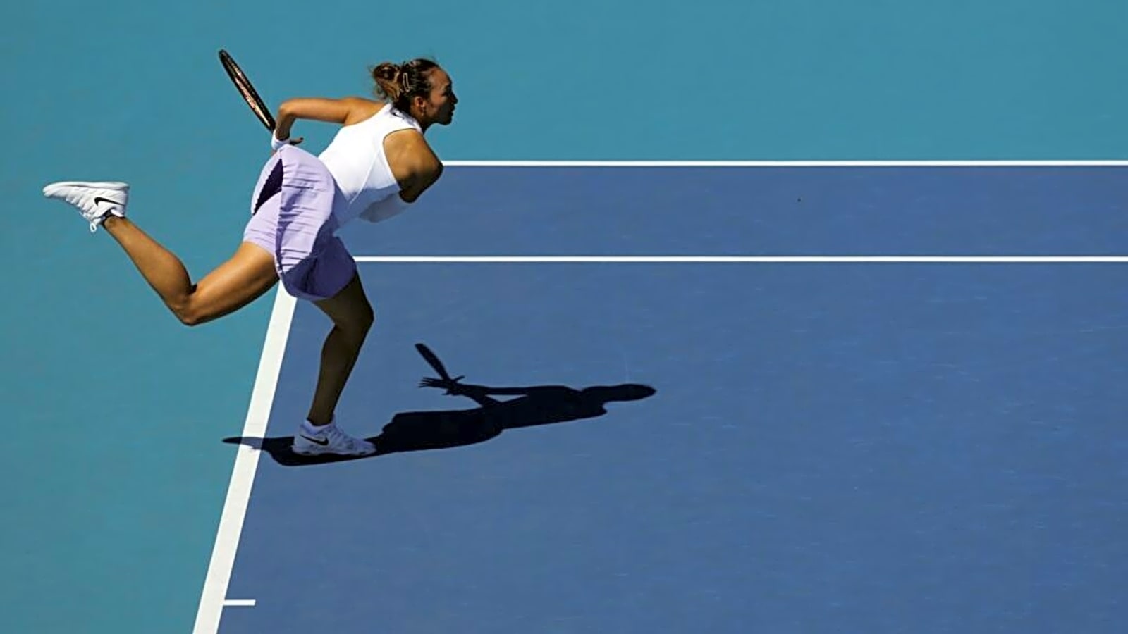 Injury Retirements derail day at China Open as Sinner, Swiatek Advance