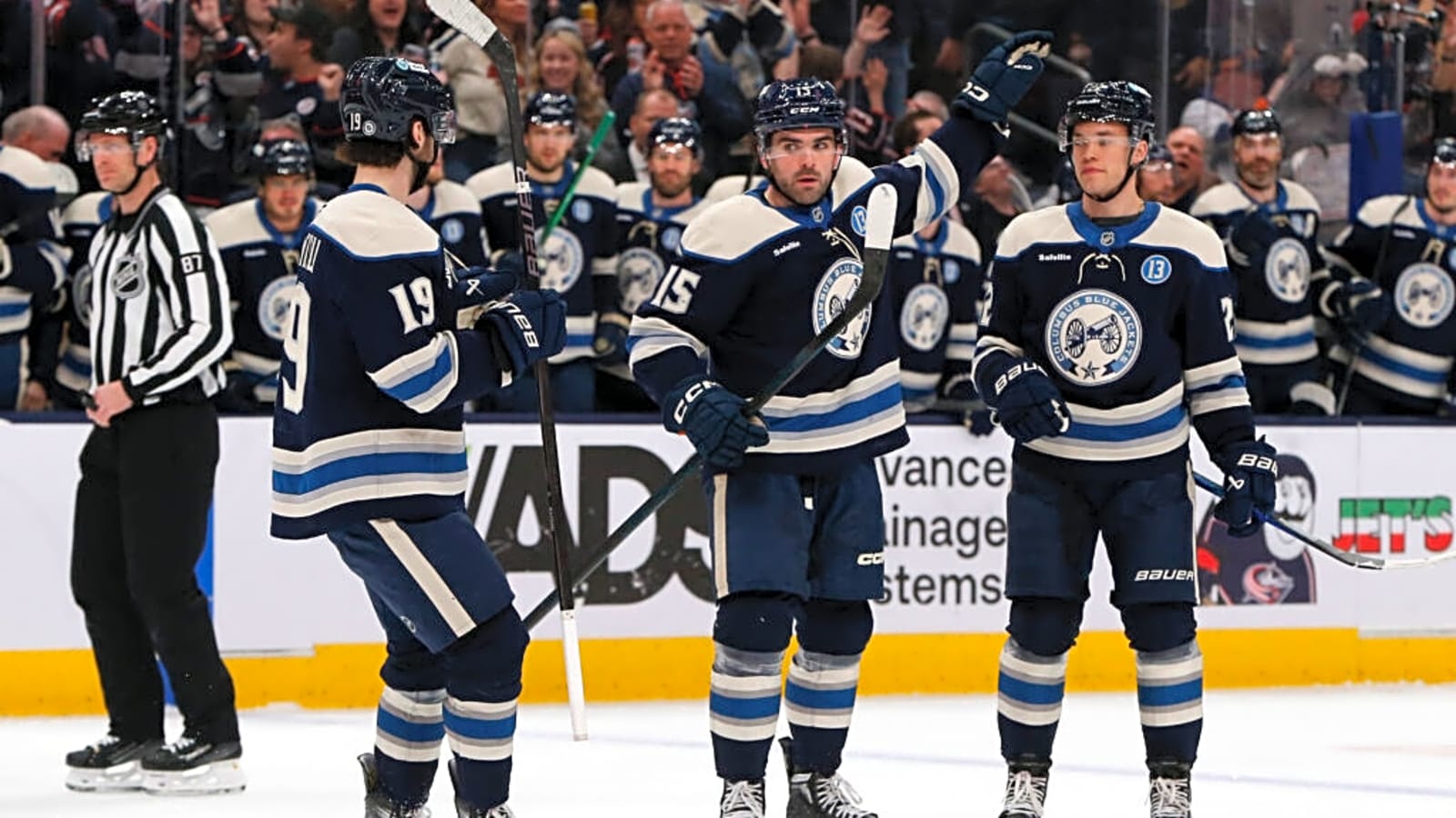 Veteran Blueliner Signs New Contract