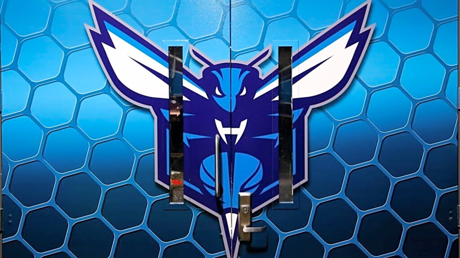 Hornets Sign 2024-25 All-Defensive Selection