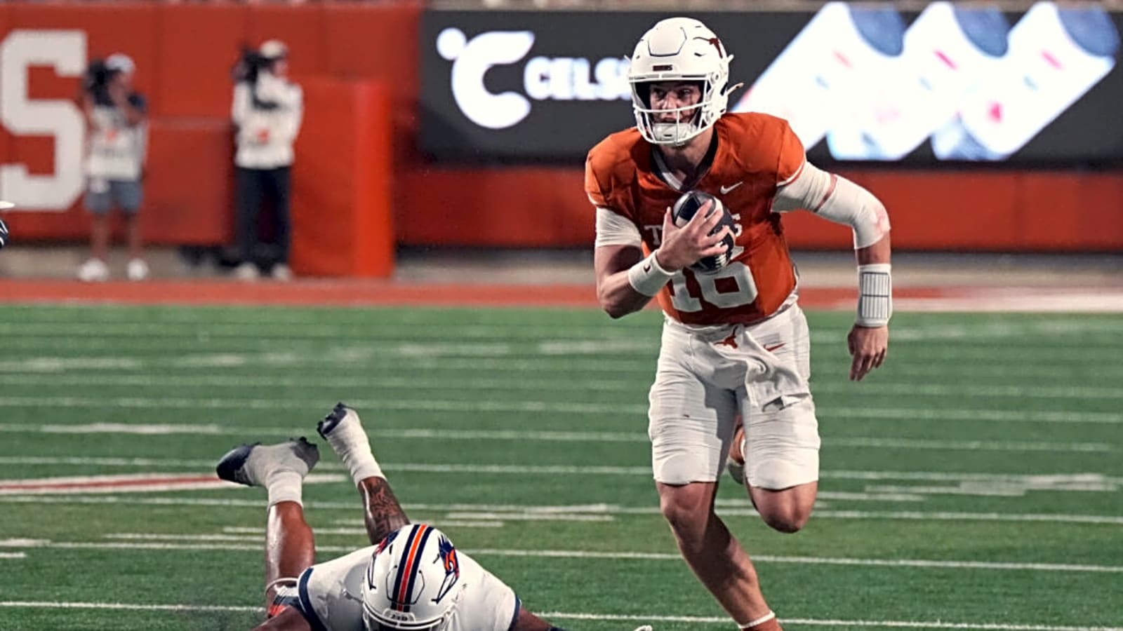 Top-Ranked Texas Survives Tennessee, Florida Blows Past Ole Miss as Oregon Quarterback Dante Moore Hospitalized