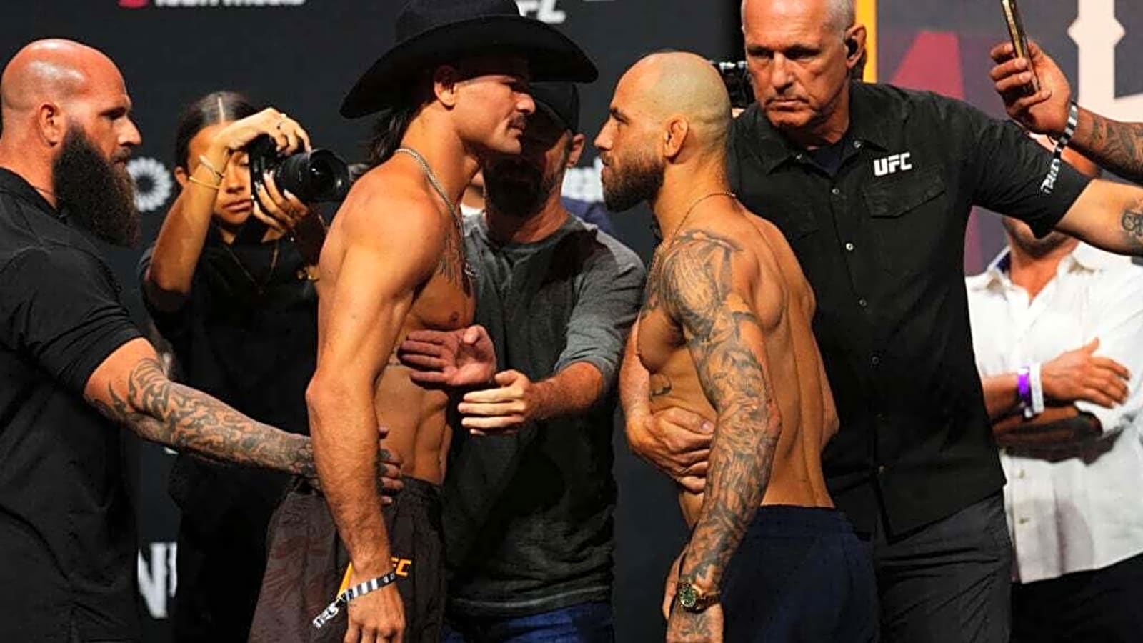 Jean Silva, Diego Lopes refuse to break eye contact for a minute straight as security steps in