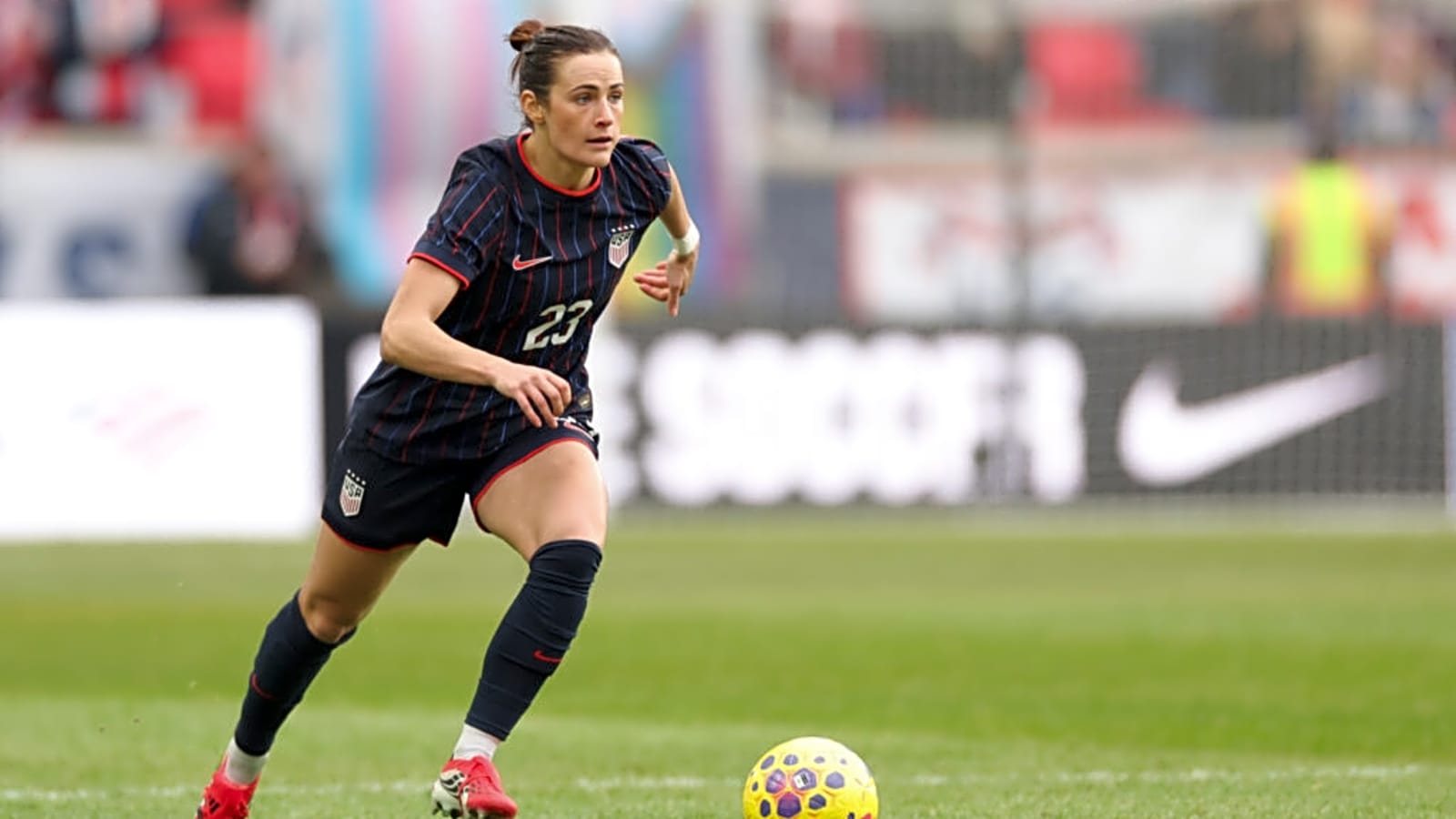 Emily Fox inks extension with Arsenal