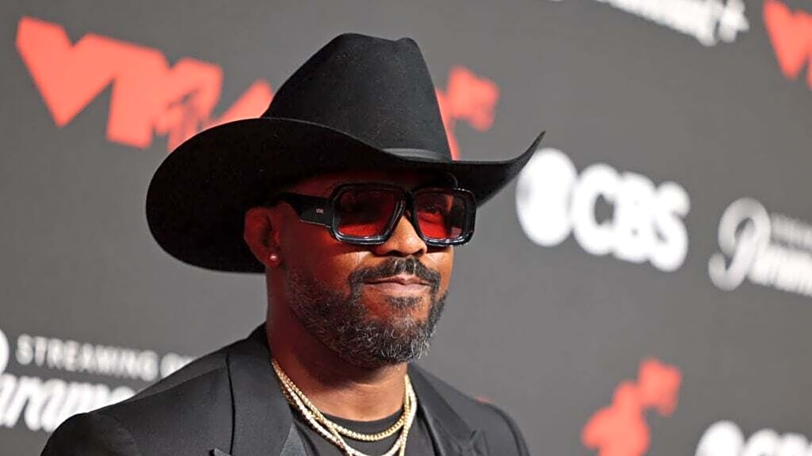 Jon Jones compares in-fight injuries with Tom Aspinall in latest mocking jab at UFC star