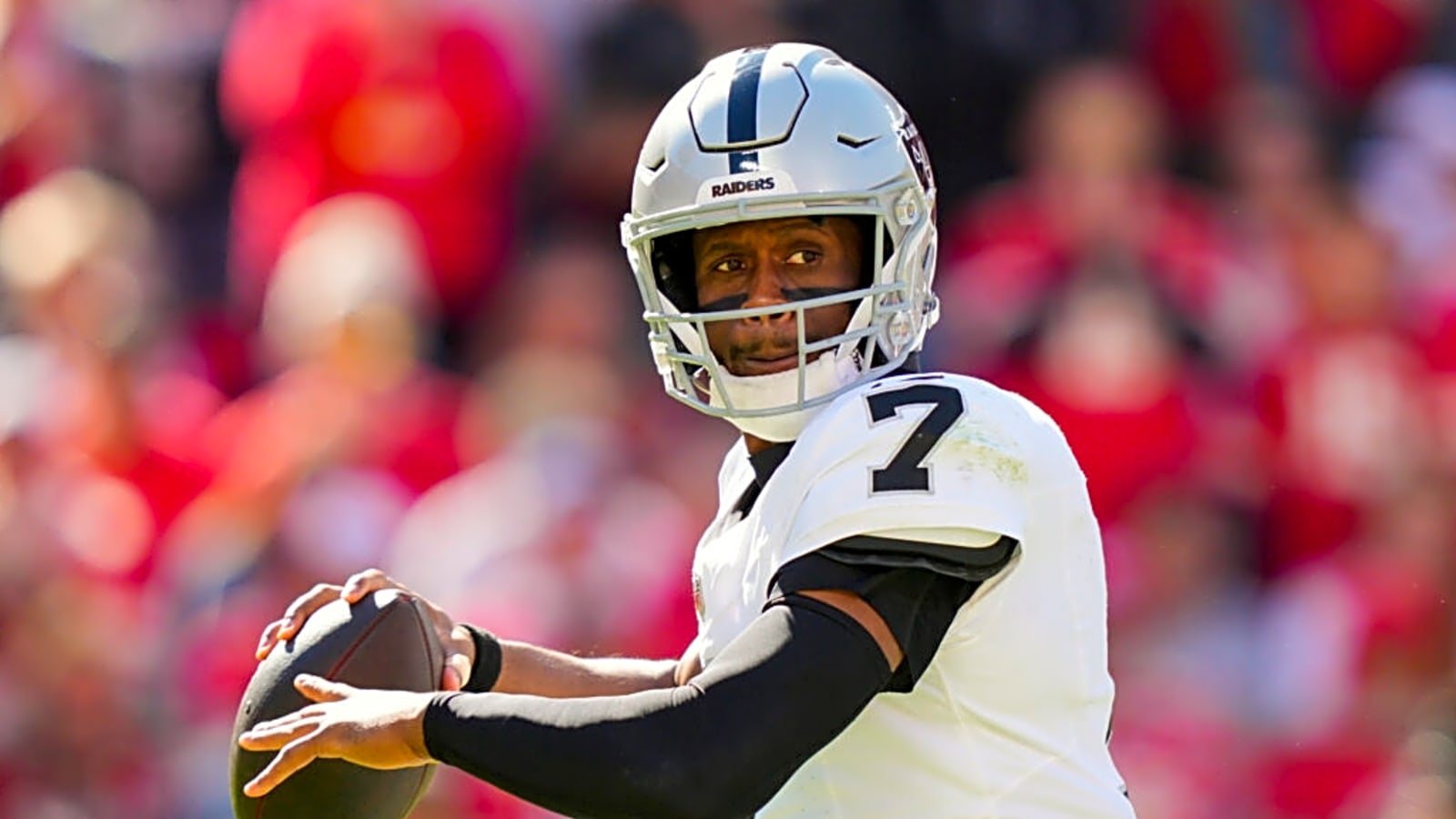 Las Vegas Raiders Could Replace Geno Smith With Dynamic QB