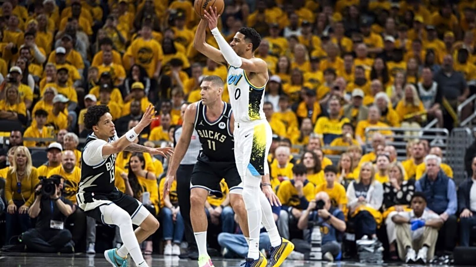5 Teams Reportedly Interested In Young Point Guard Coming Off Career Season