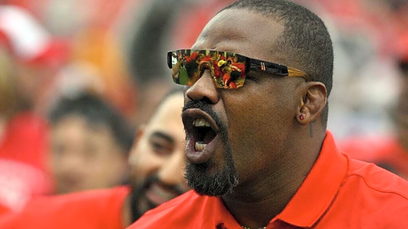 Jon Jones convinced Daniel Cormier to stay after knife scare on reality show