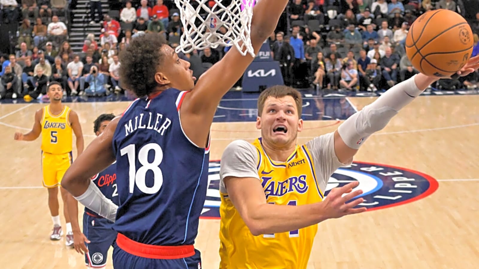 Lakers Dominate Clippers In Batlle Of LA