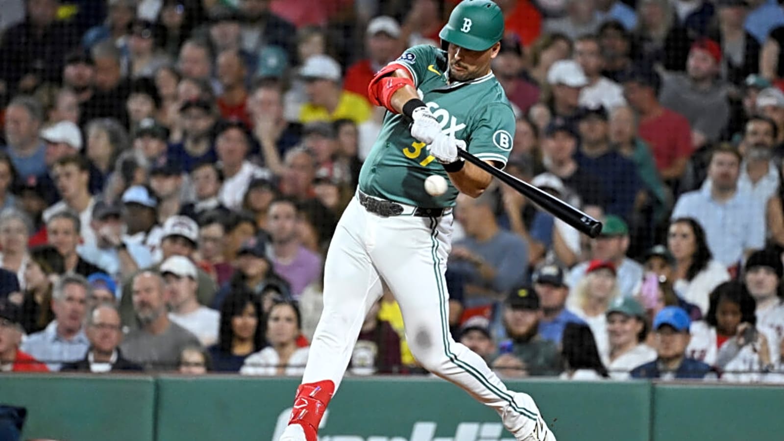 Nathaniel Lowe’s Role on the Cincinnati Reds