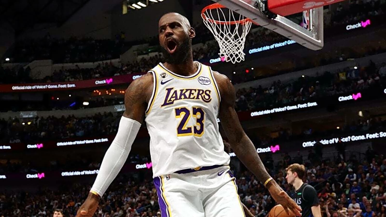 LeBron James rewrites his own record at 41 against Dallas, 7 years after first setting it