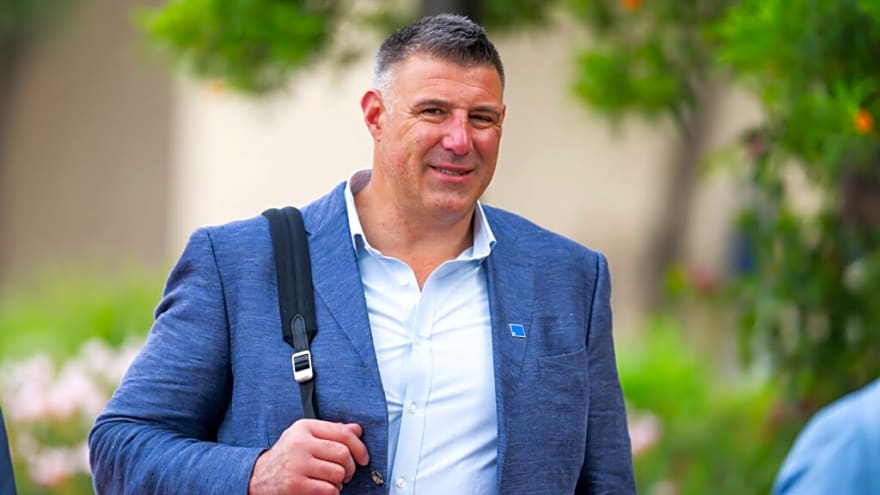 Patriots HC Mike Vrabel’s Latest Off-Field Moment Has Fans Talking