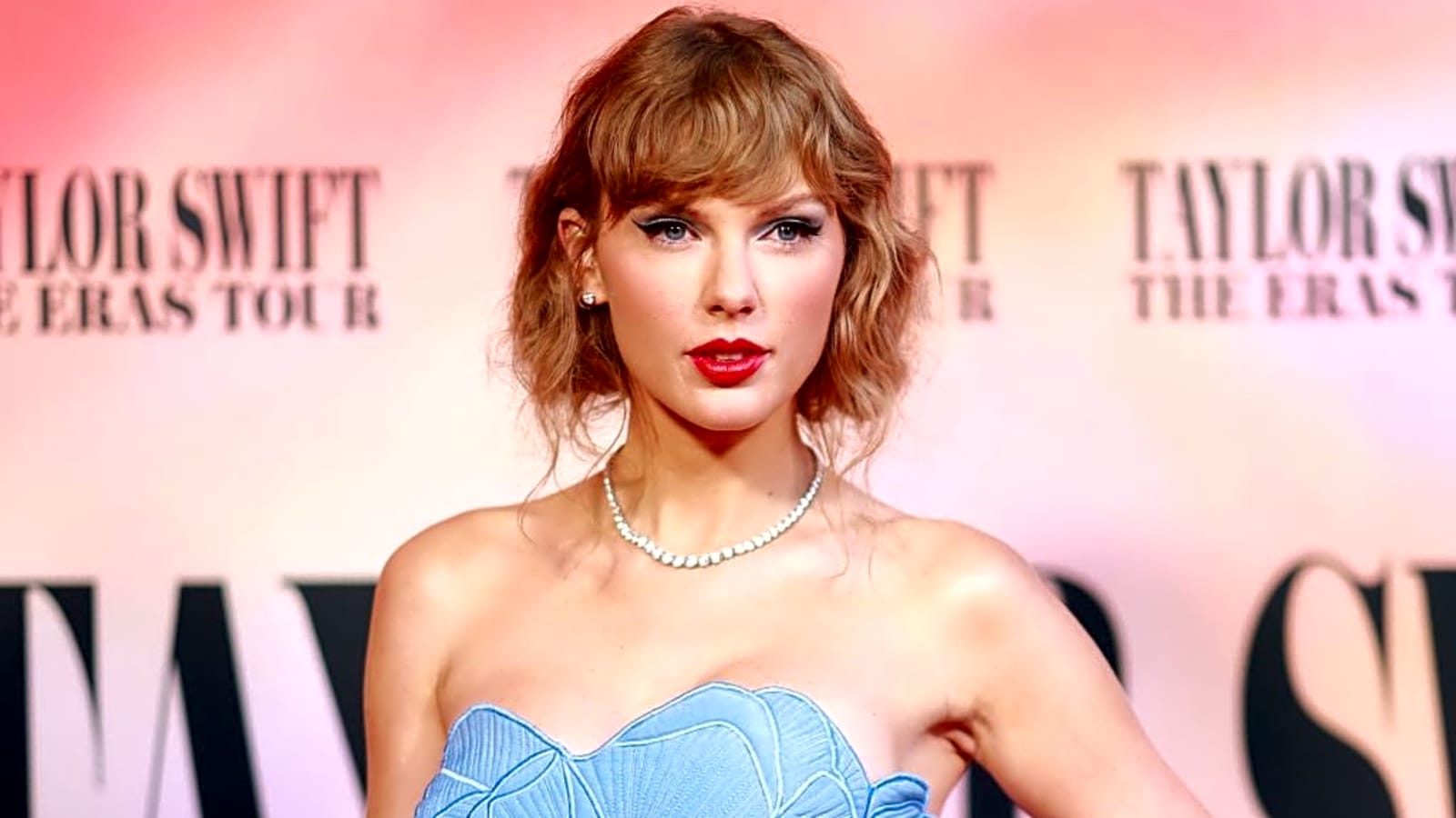 Taylor Swift at Her Father&#39;s Side During Critical Heart Procedure: Report