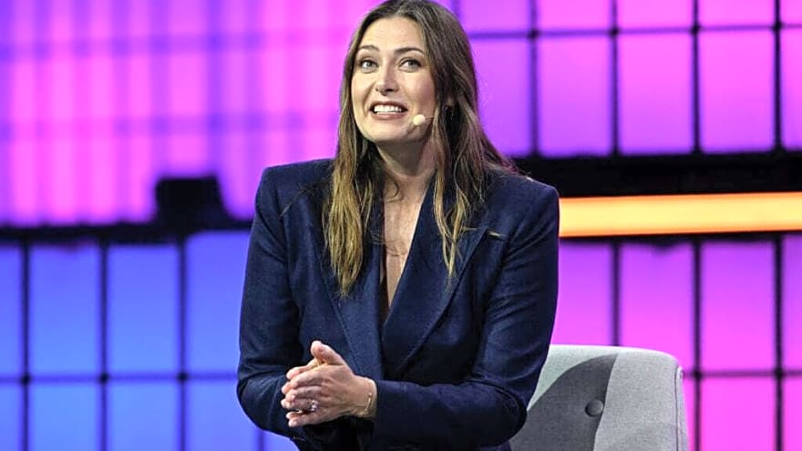 Maria Sharapova shares her reaction to Serena Williams inducting her into the Tennis Hall of Fame