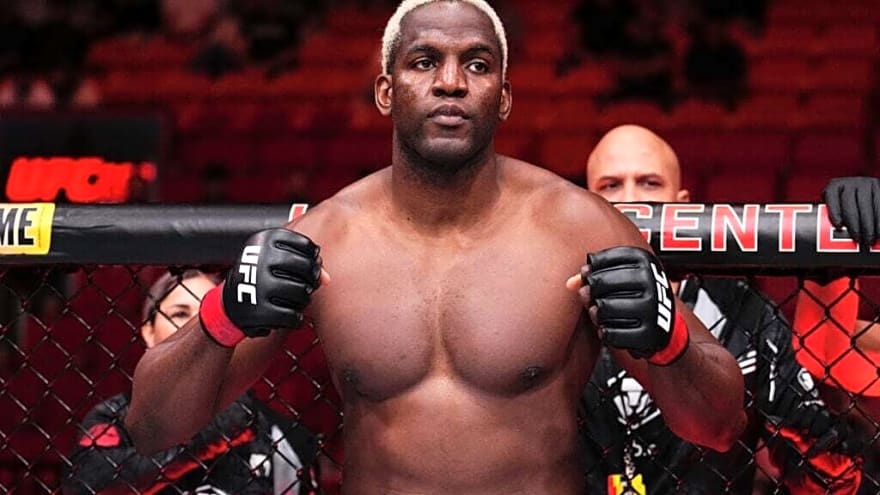 Watch Alex Pereira trade bombs with 6ft 7in former UFC heavyweight KO artist in sparring