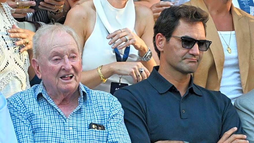 Rod Laver posts message to Roger Federer after the first day of the Australian Open