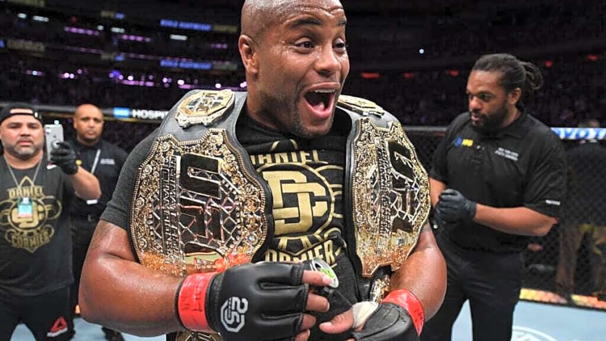 Daniel Cormier hilariously gets revenge on troll backstage at UFC 322 over ‘athletic’ jab